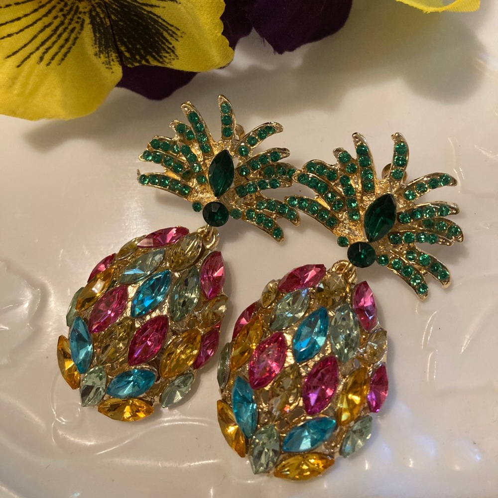 Fashion Jewelry/Rhinestone Multicolor Pineapple Earrings. Medium weight.